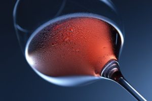 איך לשתות יין אדום (ולחוות אותו באמת)